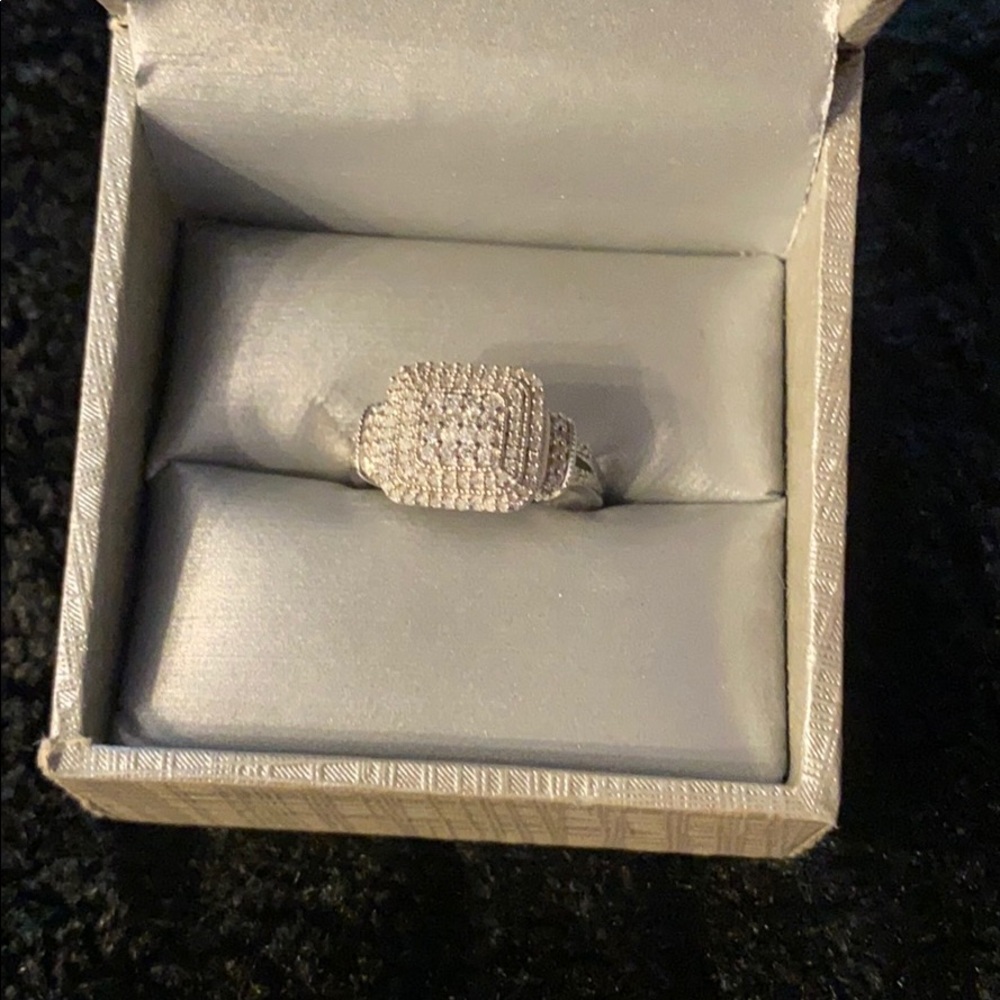 🆕 Zales Silver Diamond Ring